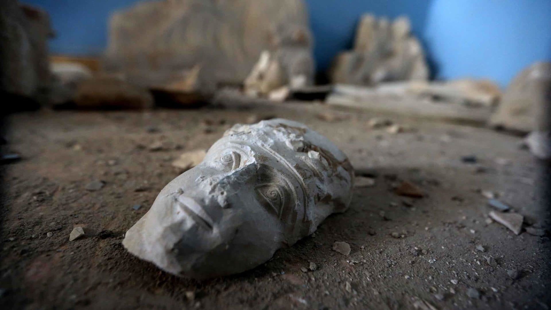 mask destroyed statue Syrian Palmyra