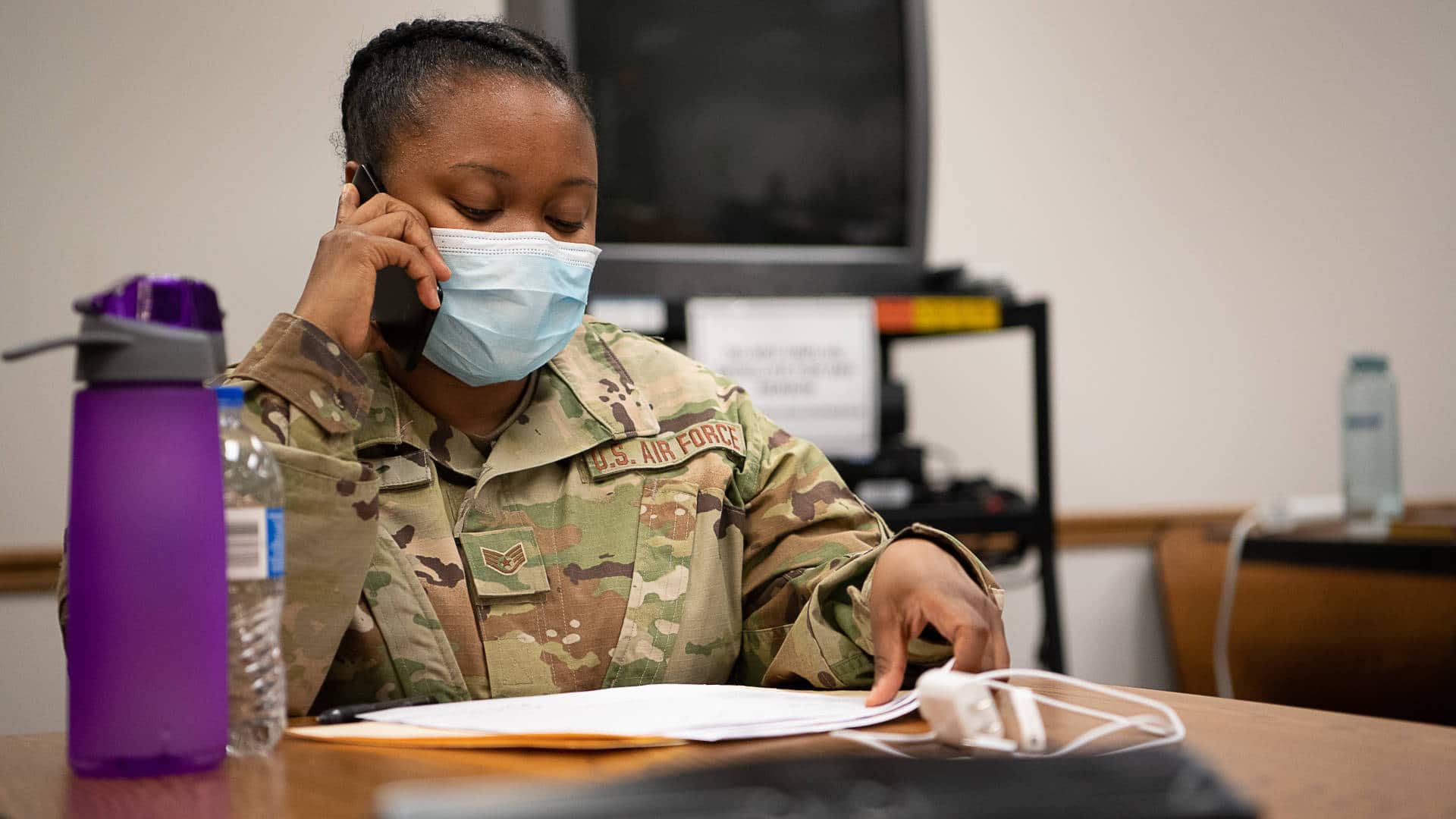 Staff Sergeant Shawntoria Miles, a medic with the Oklahoma Air National Guard, calls an individual as part of contact tracing operations in Guymon, Oklahoma in May 2020.