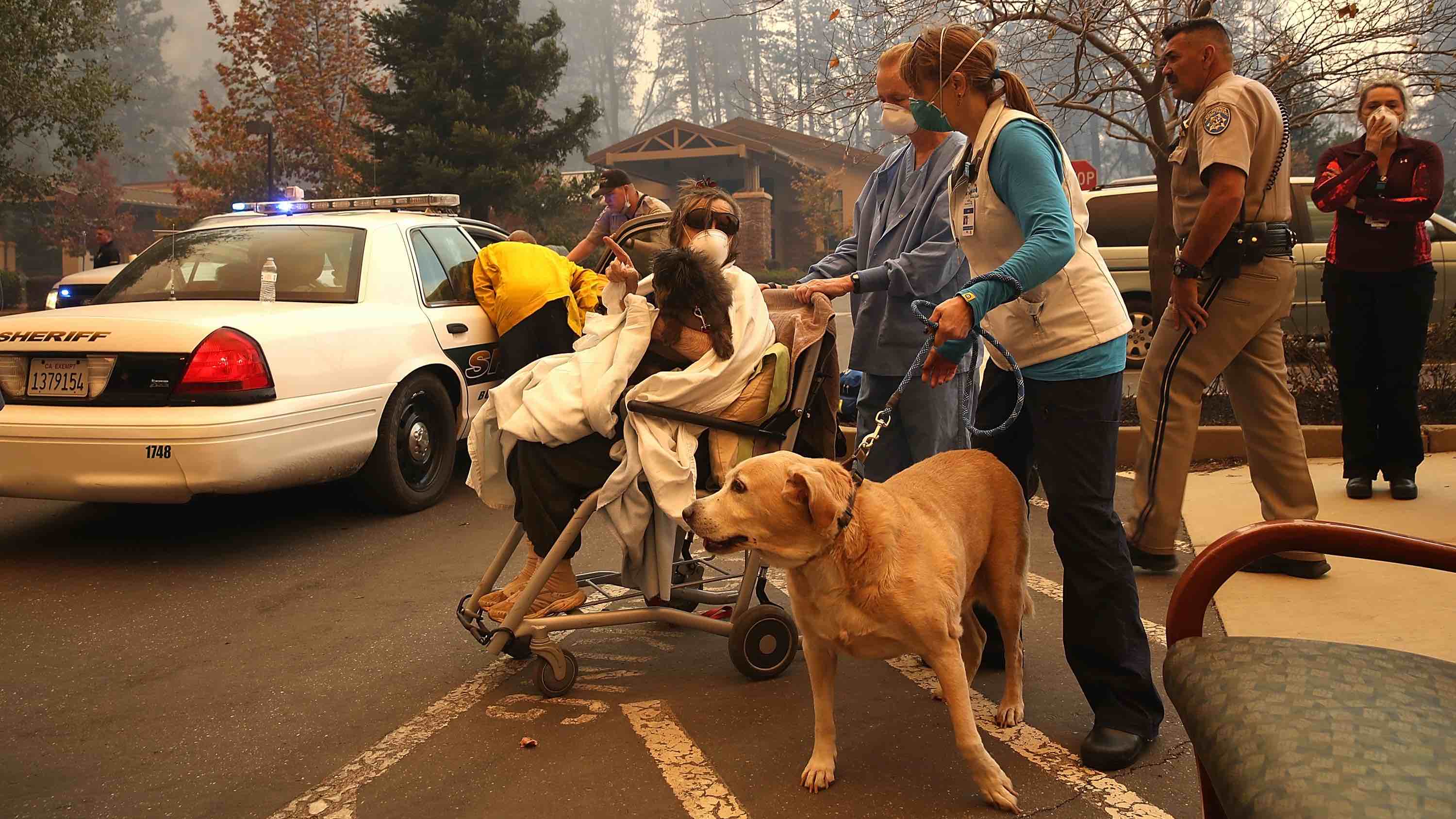 Hospital workers and first responders evacuate patients from the Feather River Hospital as the Camp Fire moved through the area on November 8, 2018 in Paradise, California.