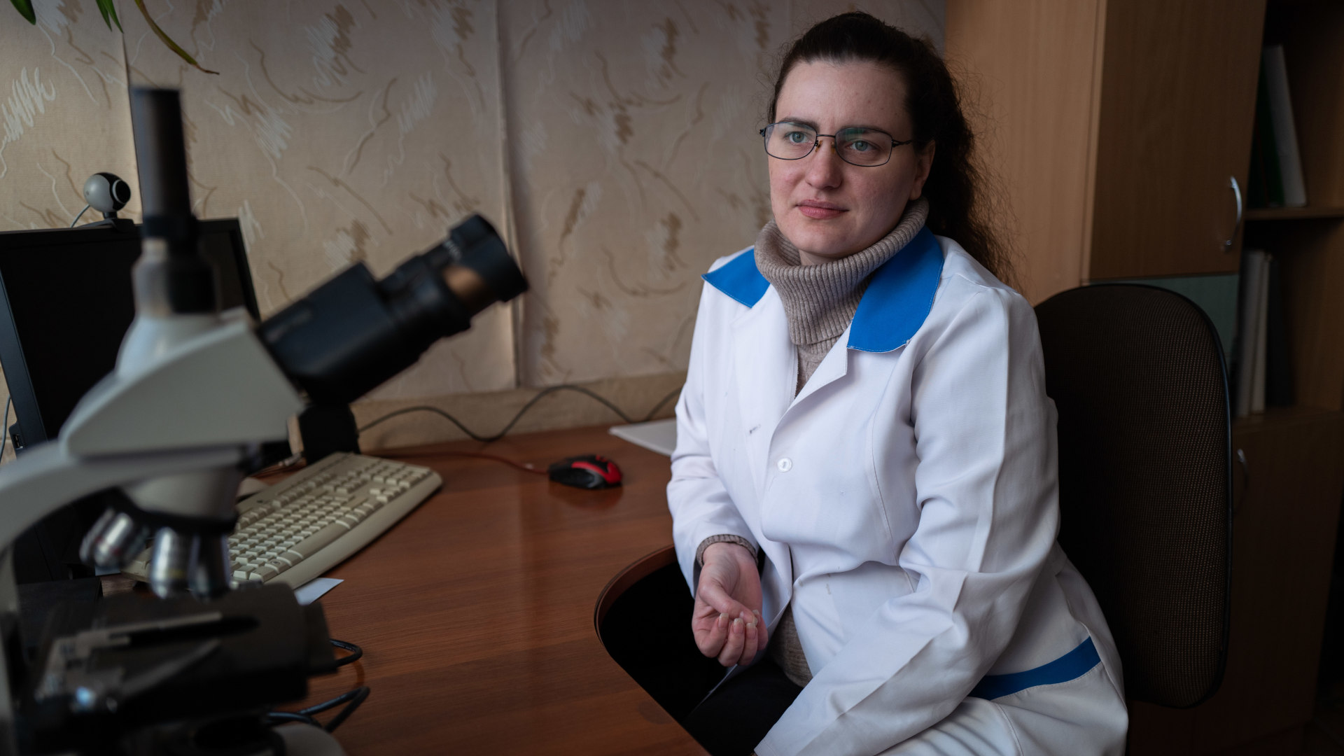 Yana Hvozdiuk is a scientist at the Institute for Problems of Cryobiology
and Cryomedicine of the National Academy of Sciences of Ukraine, in Kharkiv. Despite the ongoing war, Hvozdiuk plans to continue her work in Ukraine. | All photos by KERN HENDRICKS for UNDARK